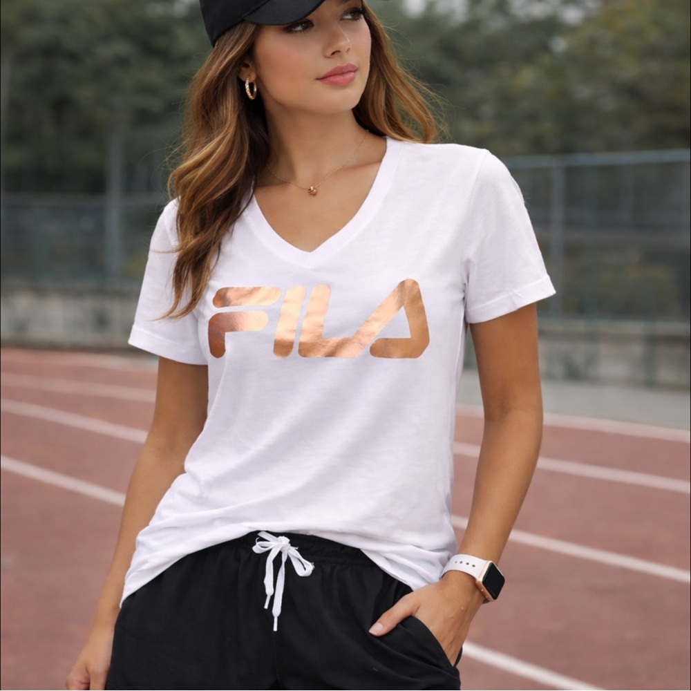 FILA WHITE METALLIC GOLD LOGO V-NECK SHORT SLEEVE TEE SHIRT SIZE WOMEN’S LARGE